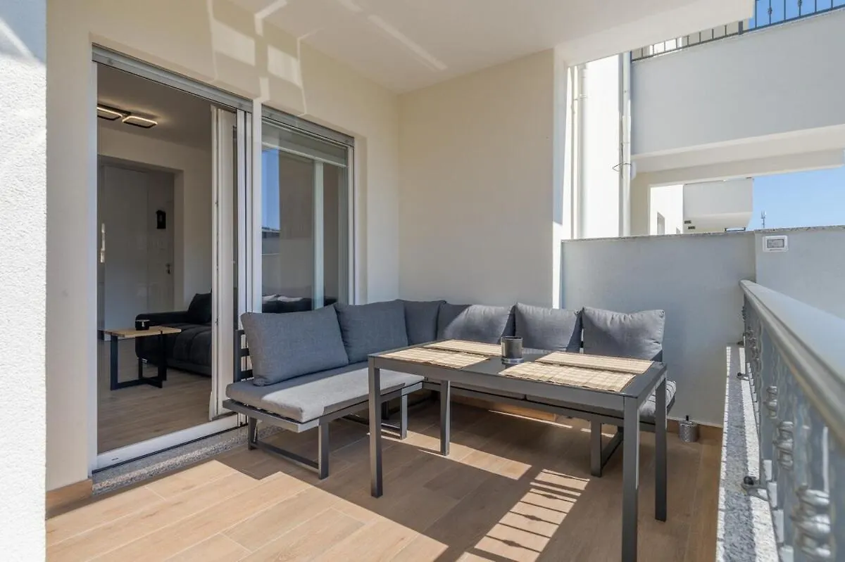 Luxury Apartment With Jacuzzi In トロギール