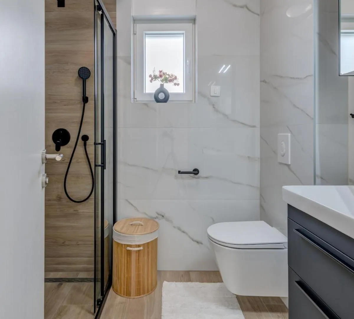 Luxury Apartment With Jacuzzi In トロギール